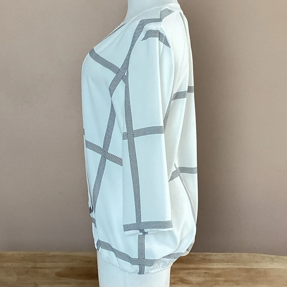 41 Hawthorn White and Black Boxy Blouse with Mandarin Collar - Picture 4 of 11